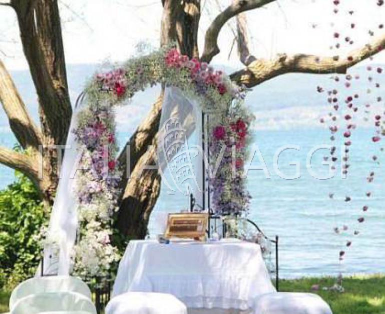 Свадьбы в Италии, Озеро Браччано, Церемония под открытым небом, с Italia Viaggi