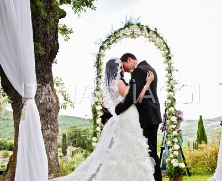 Symbolic wedding ceremony в Chianti