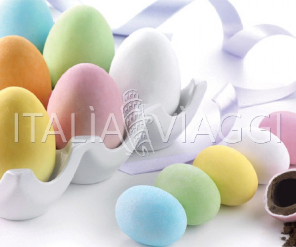 Пасхальные шоколадные яйца - размером с куриные или голубиные, от 25 Евро/кг