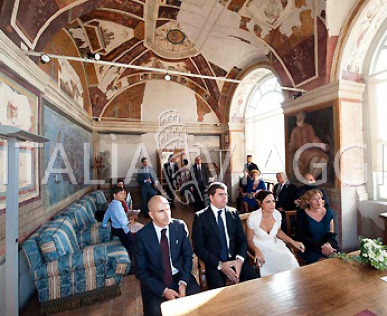 Свадьбы в Италии, Коммунальный Дворец г.Ангвиллара, Озеро Браччано, с Italia Viaggi