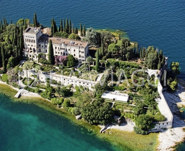 На острове в Lake Garda, Salo' & island Garda